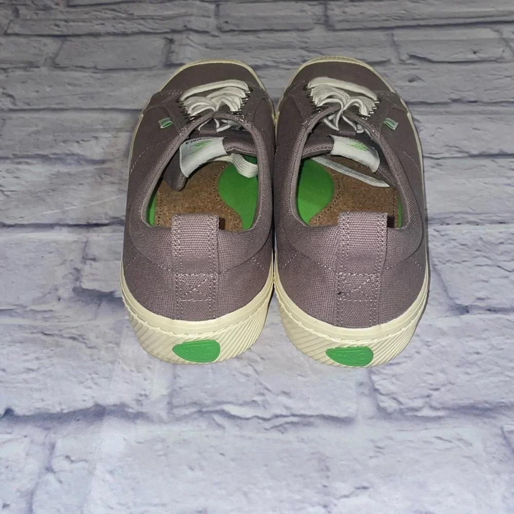 Cariuma OCA Low Canvas Sneakers Mystic Grey - Size 9.5